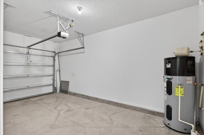 Building Photo - 43 Mustard Hl Ct