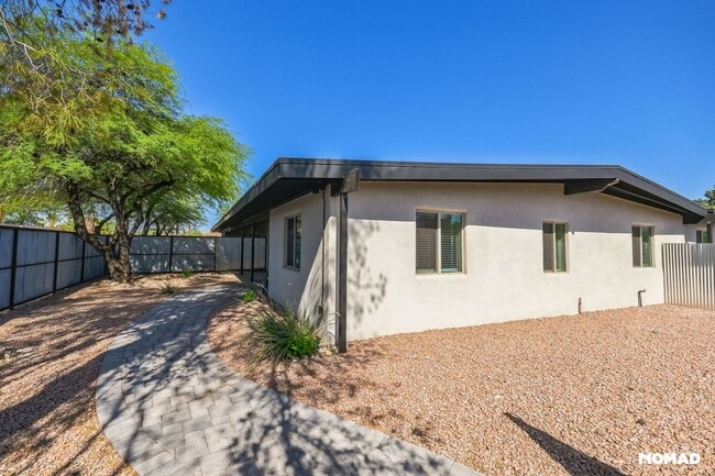 Building Photo - 3555 E 4th St