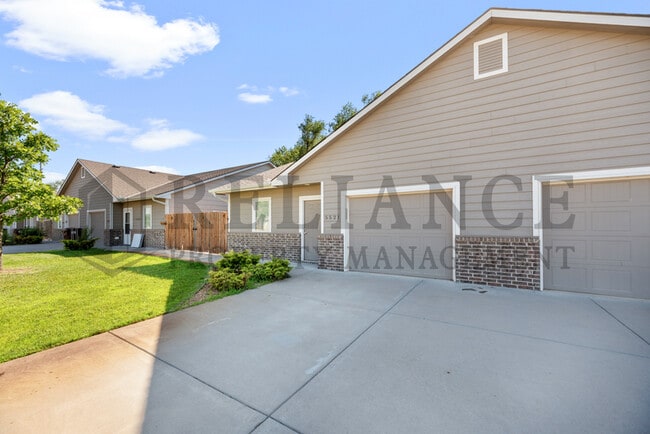 Building Photo - 5513 S Victoria St