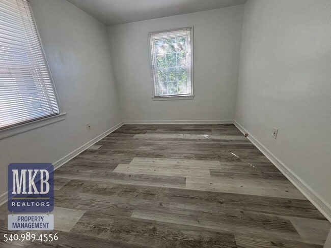 Building Photo - 2 Bedrooms, 1 Bath Condo located in South ...