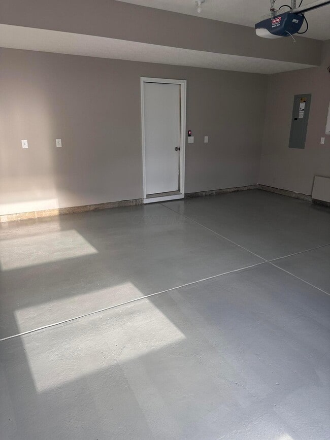 Building Photo - 2027 Aerotrain Ct N