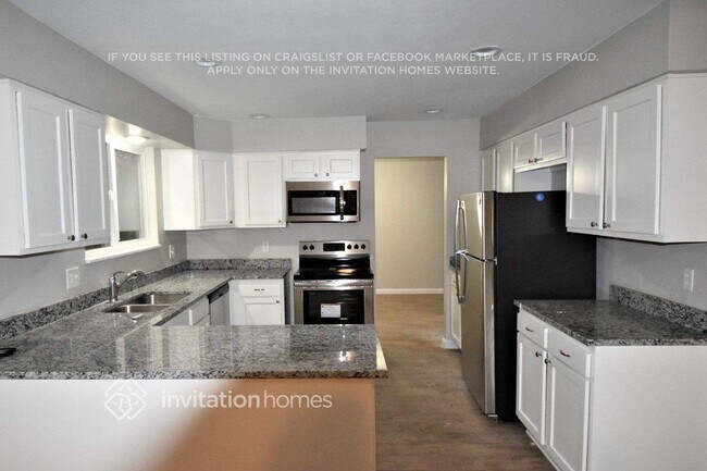 Building Photo - 10652 W 102nd Ave