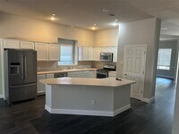 Building Photo - 124 Saturnia Dr