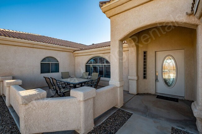 Building Photo - FURNISHED POOL HOME