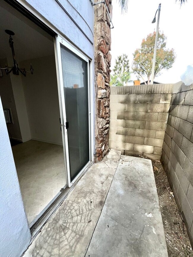 Building Photo - 12562 Brookshire Ave