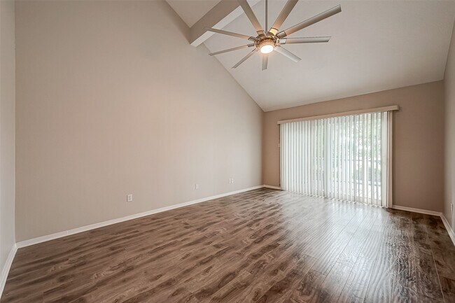 Building Photo - 131 Cove Cir