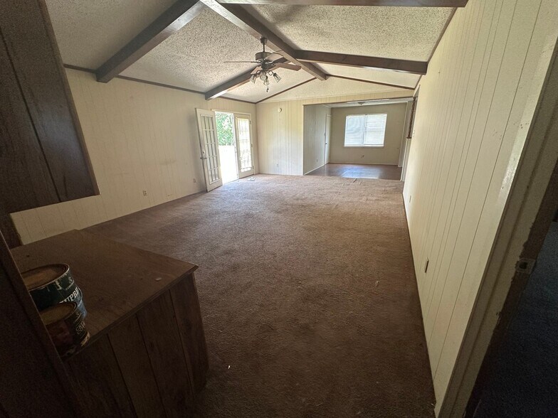 Building Photo - 2667 Airstrip Rd