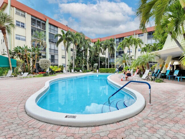 Building Photo - 5300 NE 24th Terrace