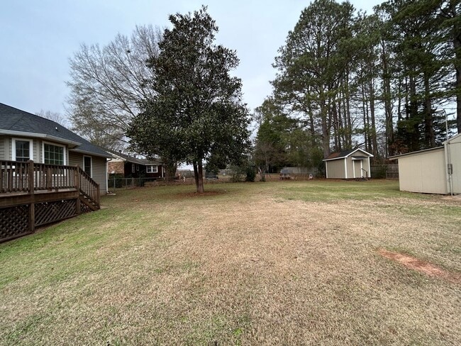 Building Photo - 3/2 Nice House in East Rome $1,895
