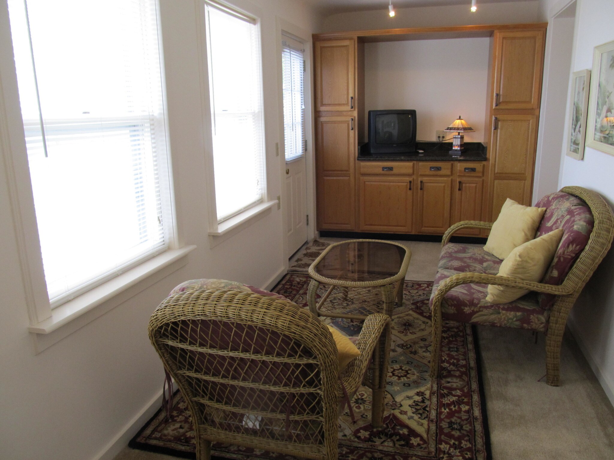 Sun Porch 2 - 326 W 2nd St