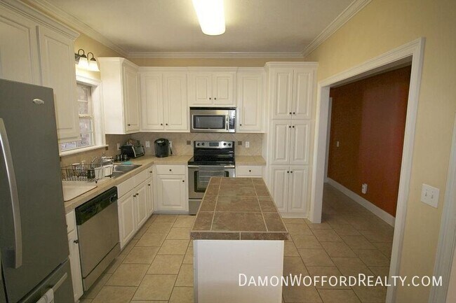 Building Photo - 614 Oak Park Cir