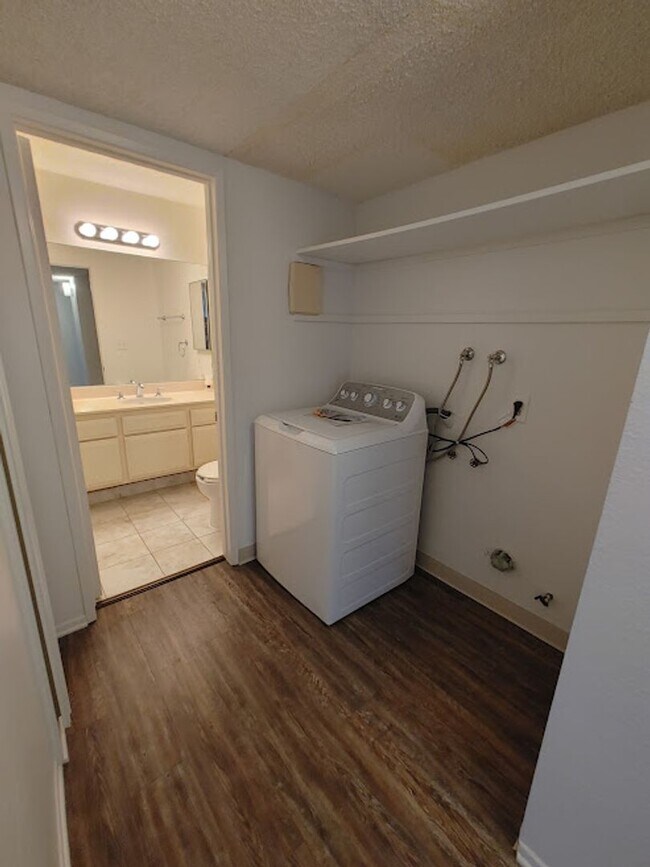 Building Photo - U{COMMING - PEACEFUL 2BD/2BA CONDO NEAR THE PARK  refrigerator