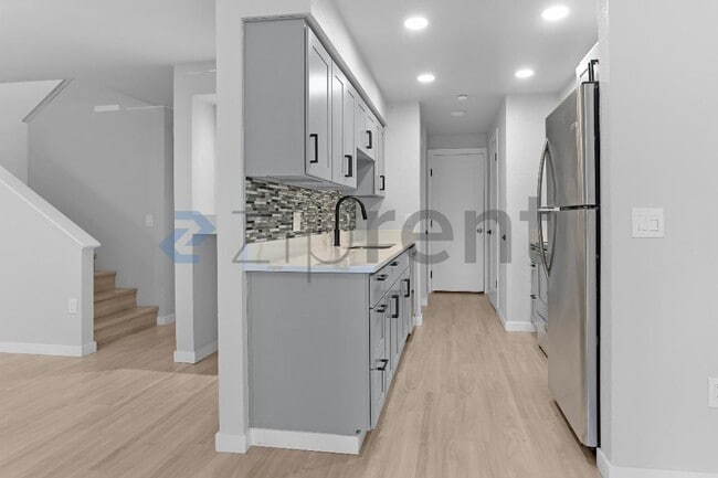 Building Photo - Unit B7
