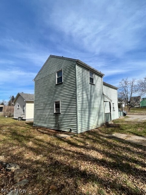 Building Photo - 112 N Clover Ave