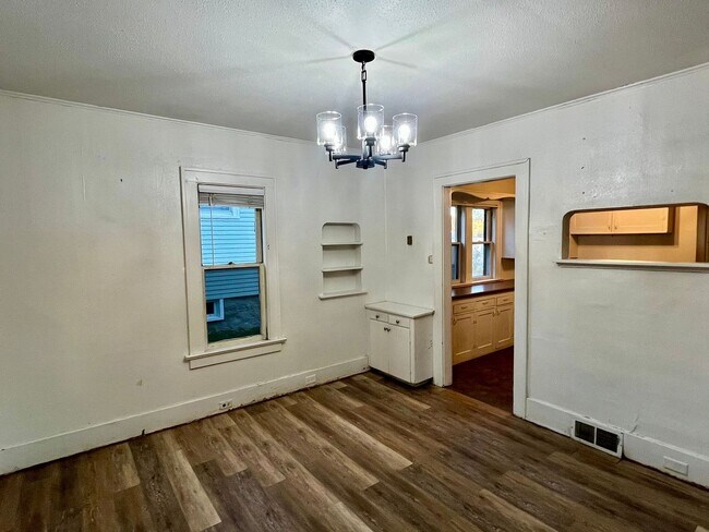 Building Photo - 3 Bed 1 Bath Single Family Home in Wausau - Now offering a 6 MONTH lease opportunity!