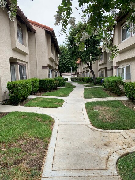 Beautiful Townhome Calabasas - 5604 Las Virgenes Rd