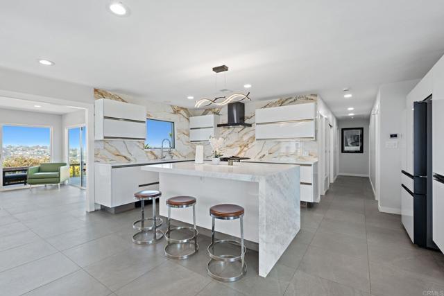 Building Photo - 2440 Dunstan St