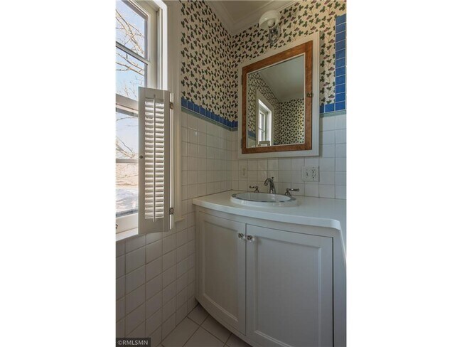 Building Photo - 27 Highview Pl