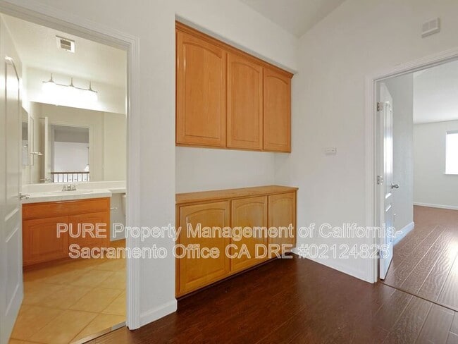 Building Photo - 2011 Misty Meadow Dr