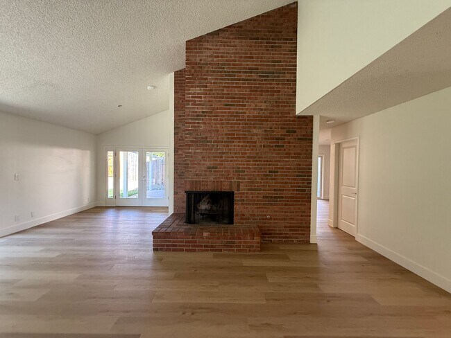 Building Photo - Just Beautifully Updated Village Hills Single Story Home in Orcutt