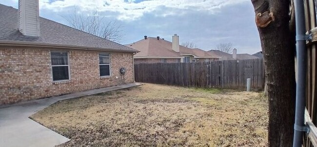 Building Photo - Summerfields Beauty: Oversized Kitchen + Flex 4th Bedroom