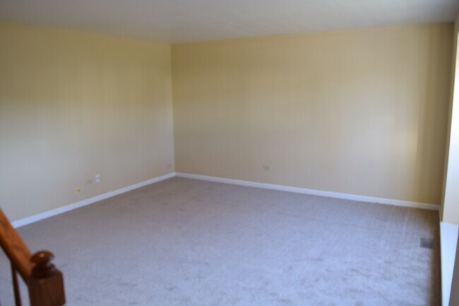 Building Photo - 1256 Robin Dr