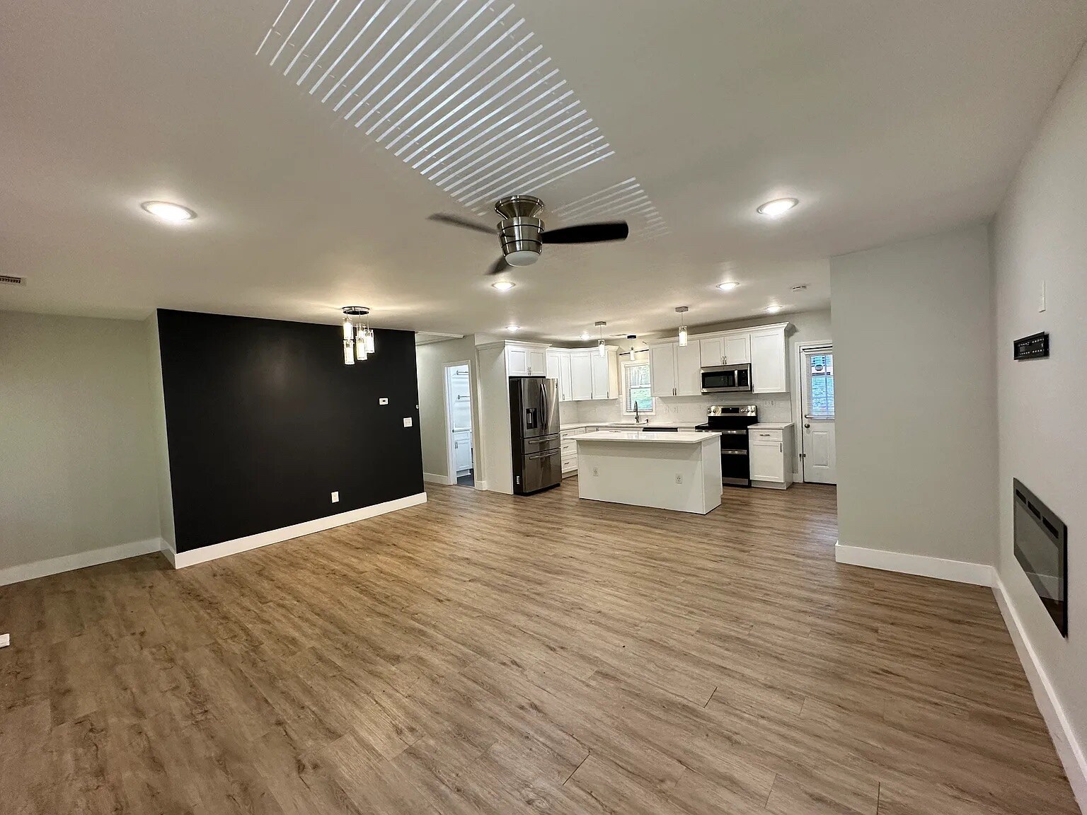 Building Photo - Room in House on Ridgeland Dr