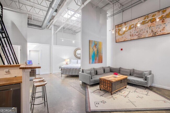 Building Photo - 174 Chester Ave SE