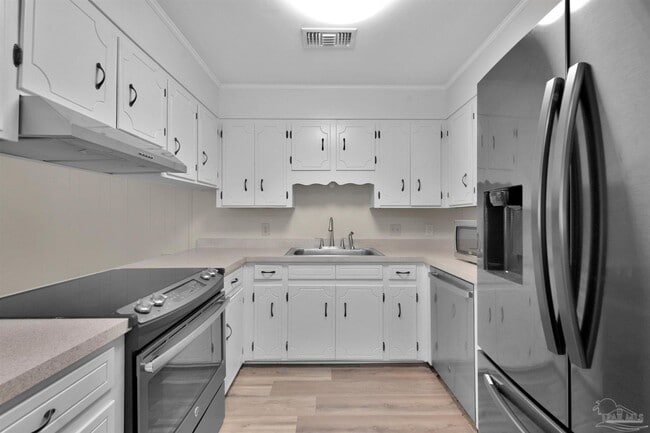 Building Photo - 7710 Charter Oaks Dr
