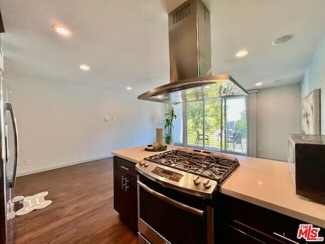 Building Photo - 1920 Hillcrest Rd