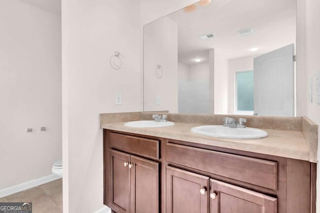 Building Photo - 4488 Ravenwood Dr