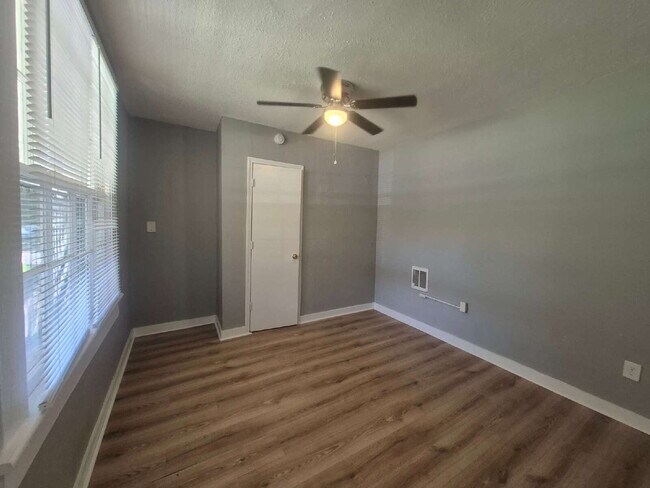 Building Photo - 349B HICKORY HEIGHTS