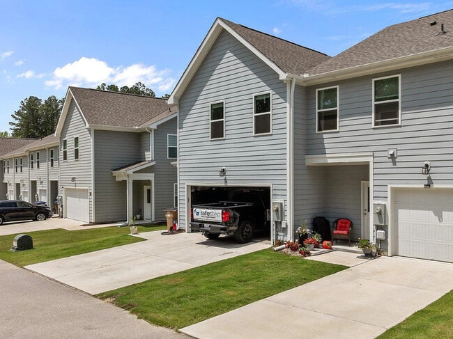 Building Photo - Earn Wealth While Leasing - Like a Homeown...