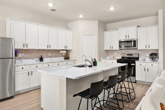 Building Photo - 14209 Freeboard Dr