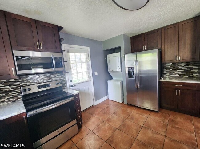 Building Photo - 416 Banyon Tree Cir