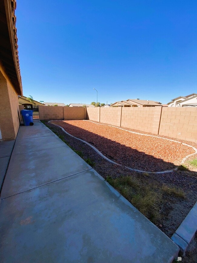 Building Photo - 1422 Andrea Ave