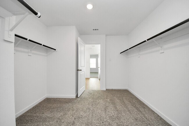 Building Photo - 9106 Serene Hvn Dr