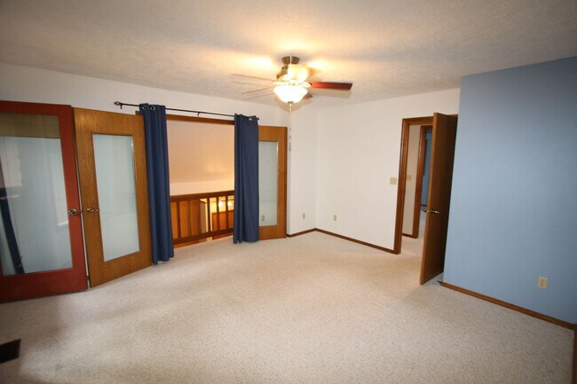 Building Photo - 4 Bedroom Eagle River Home!