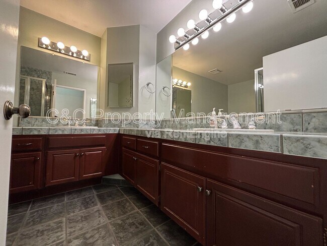 Building Photo - 2890 E Huntington Blvd