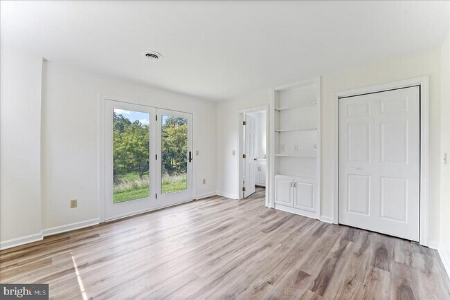 Building Photo - 619 E Hillendale Rd