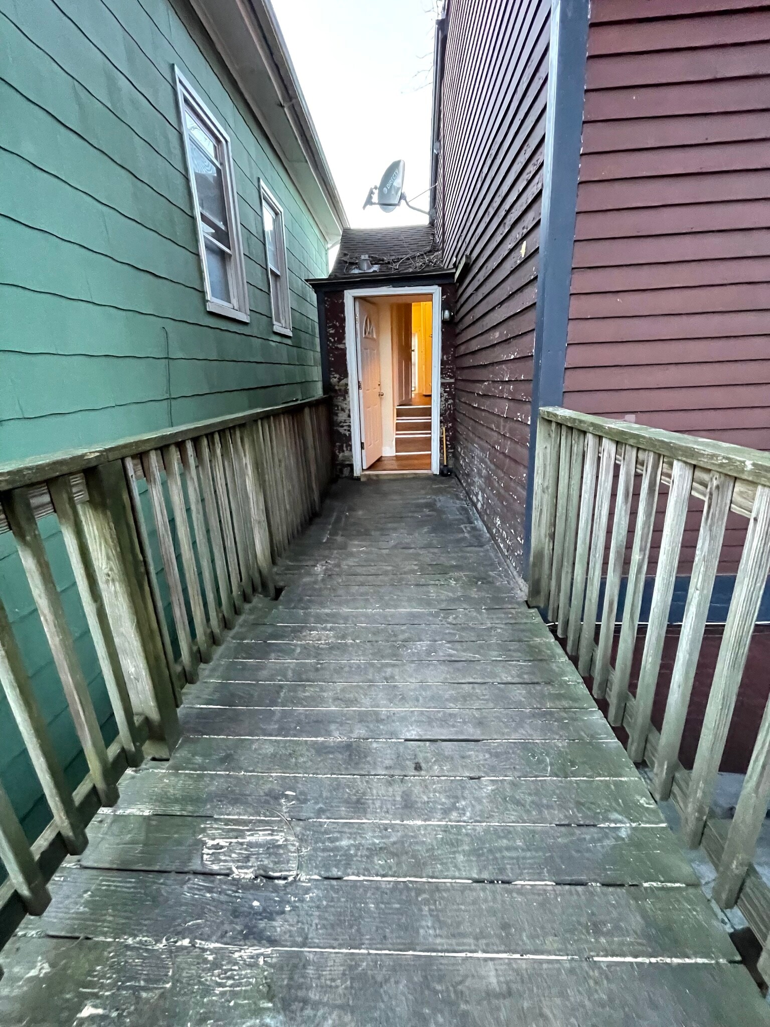 Private Deck Area - 3 Boswell Ave