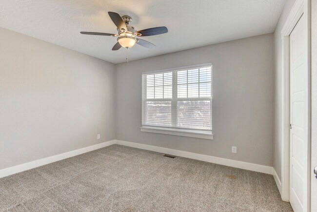 Building Photo - 343 Holts Lake Dr