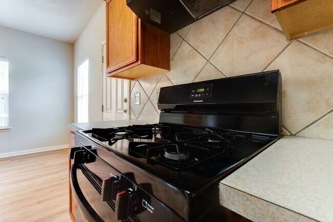 Building Photo - 6702 Albion Cresent Dr