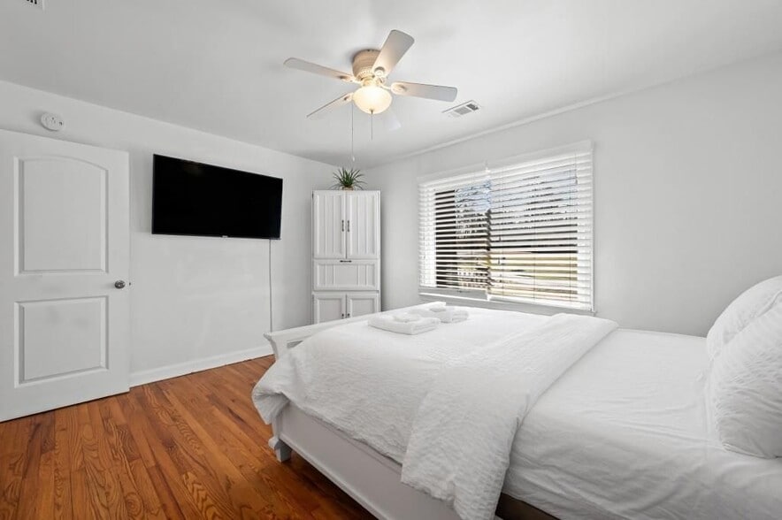 Building Photo - 414 Charles Pl