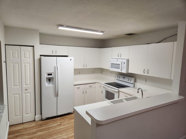 Building Photo - 1137 American Way