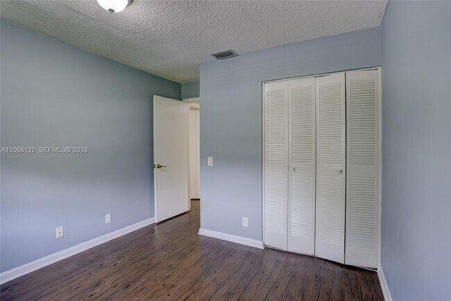 Building Photo - 6659 Via Regina