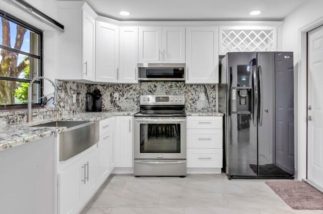 Building Photo - 4857 Dovewood Terrace