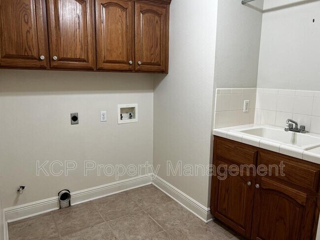 Building Photo - 2109 Barrington Dr