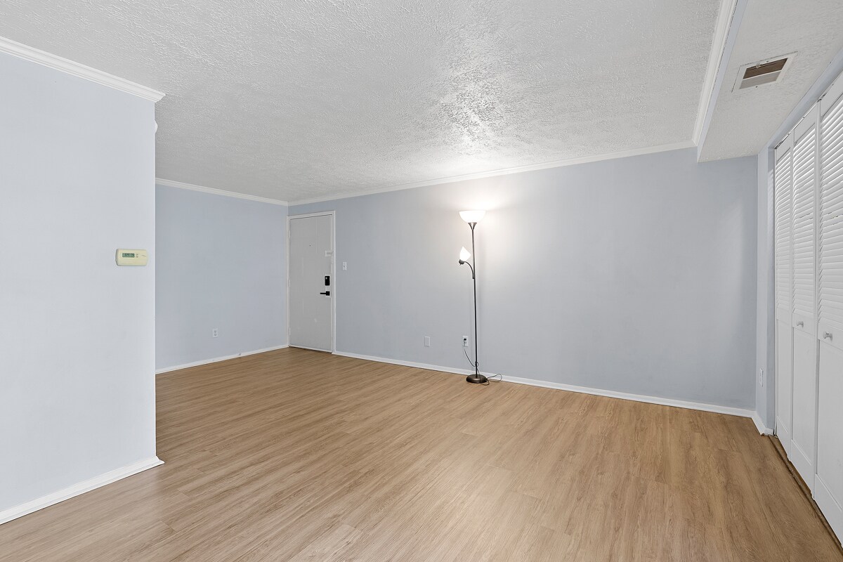 Building Photo - 976 Wood Hollow Dr