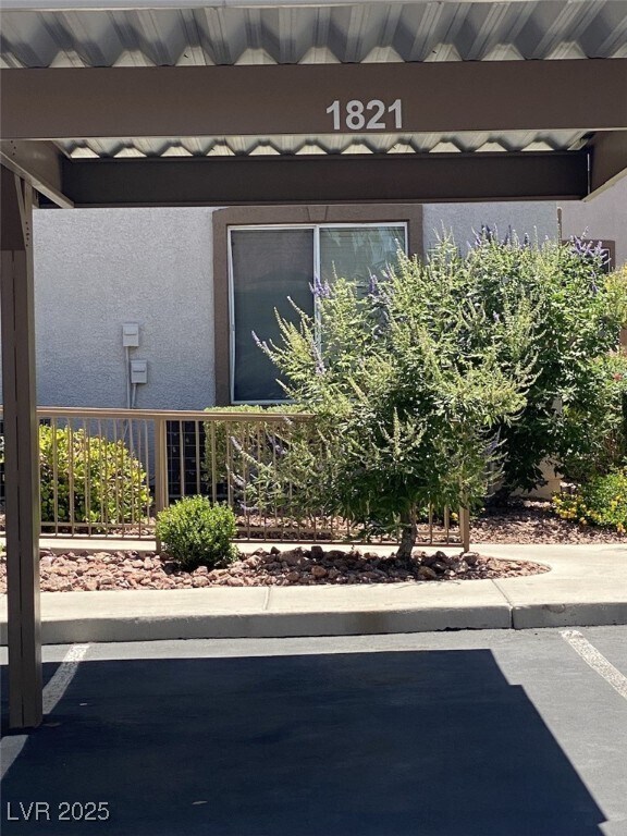 Building Photo - 2305 W Horizon Ridge Pkwy